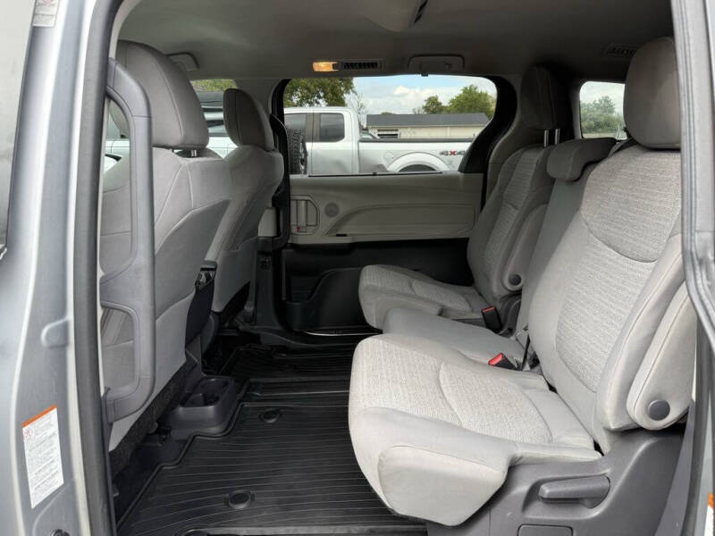2021 Toyota Sienna LE 8-Passenger