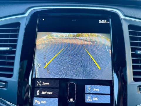 2020 Volvo XC90 T6 Momentum 6-Passenger