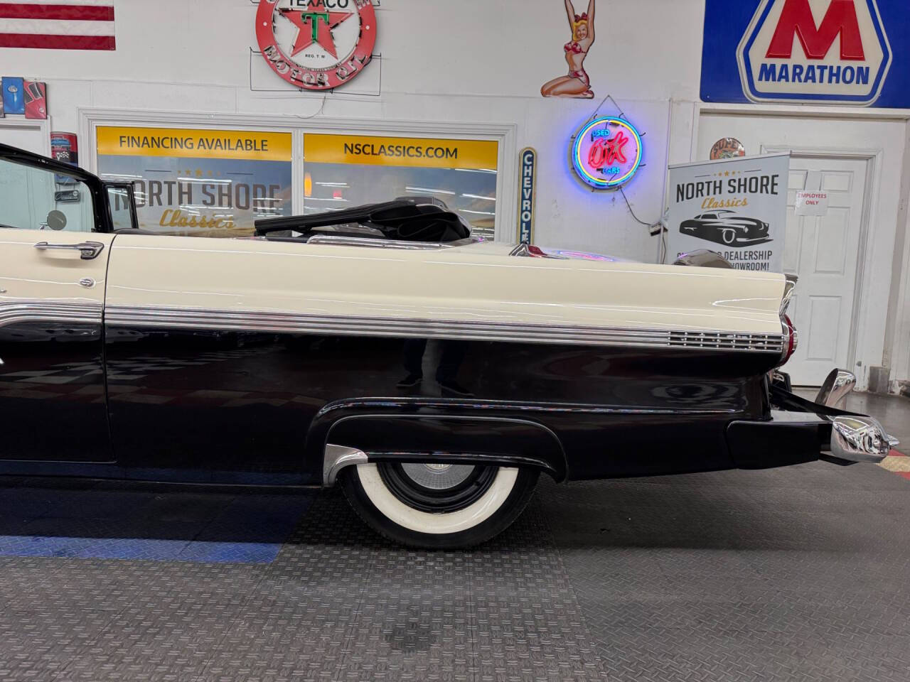 1956 Ford Fairlane 29
