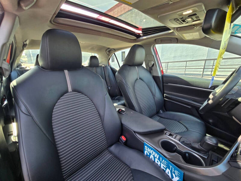 2022 Toyota Camry Hybrid SE