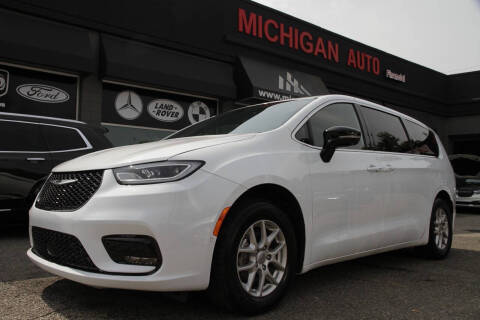 2025 Chrysler Pacifica Select