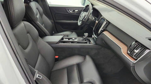 2020 Volvo V60 Cross Country T5