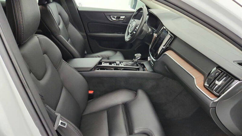 2020 Volvo V60 Cross Country T5