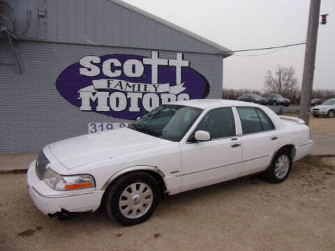 2005 Mercury Grand Marquis for sale at SCOTT FAMILY MOTORS in Springville IA