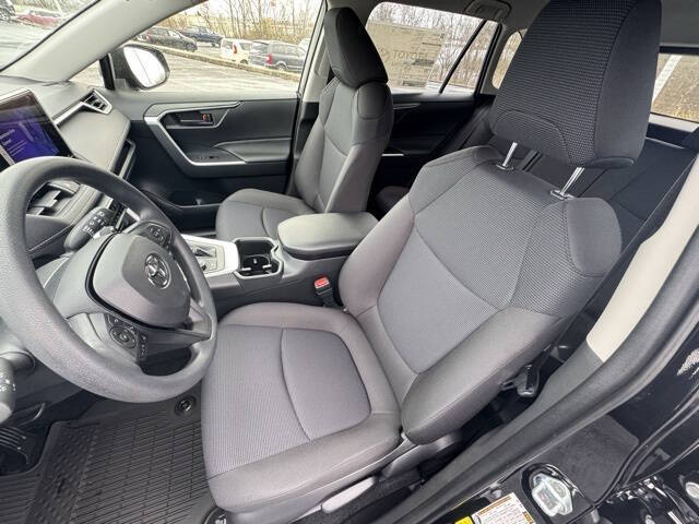 2025 Toyota RAV4 Hybrid LE