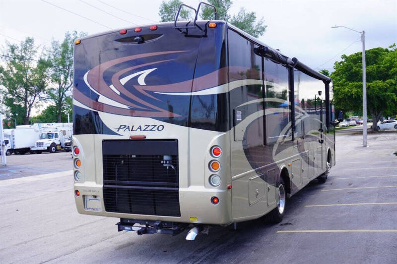 2015 Freightliner XCS Chassis