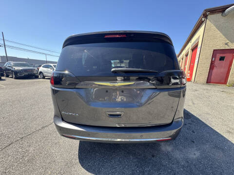 2017 Chrysler Pacifica Touring-L Plus
