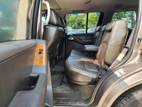 2005 Nissan Pathfinder LE