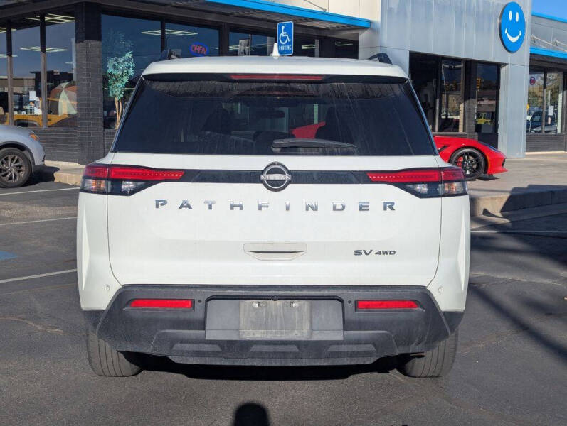 2023 Nissan Pathfinder SV