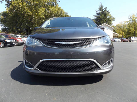 2017 Chrysler Pacifica Touring-L