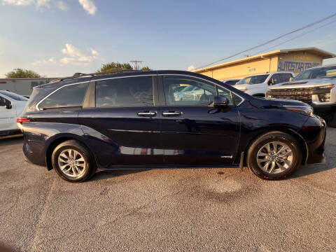 2021 Toyota Sienna XLE 8-Passenger