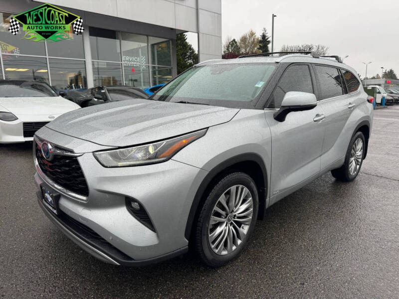 2022 Toyota Highlander Hybrid Platinum