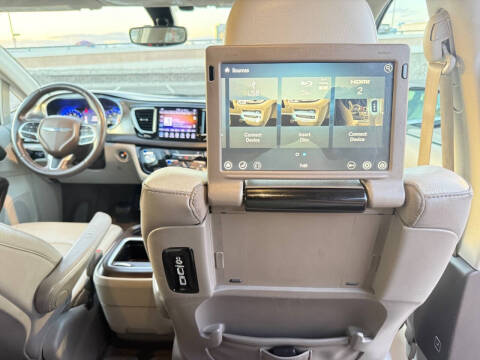 2017 Chrysler Pacifica Touring-L Plus