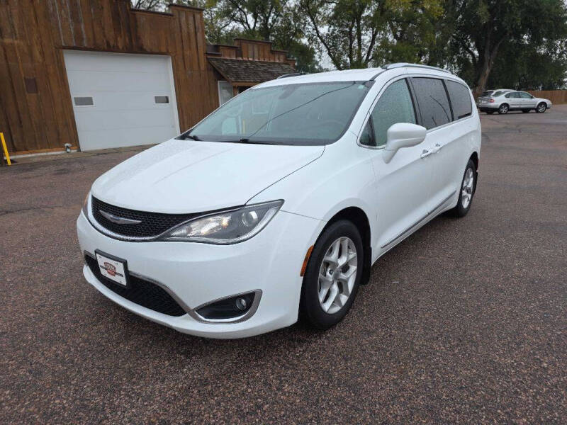 2017 Chrysler Pacifica Touring-L Plus