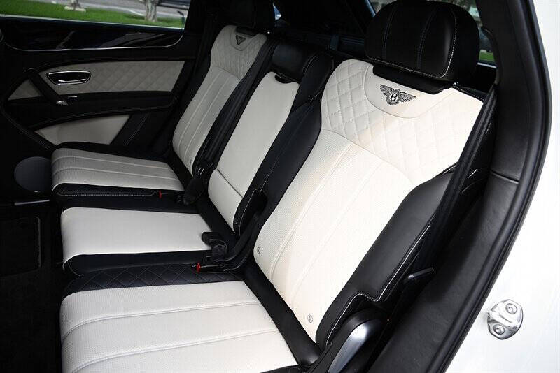 2019 Bentley Bentayga 12