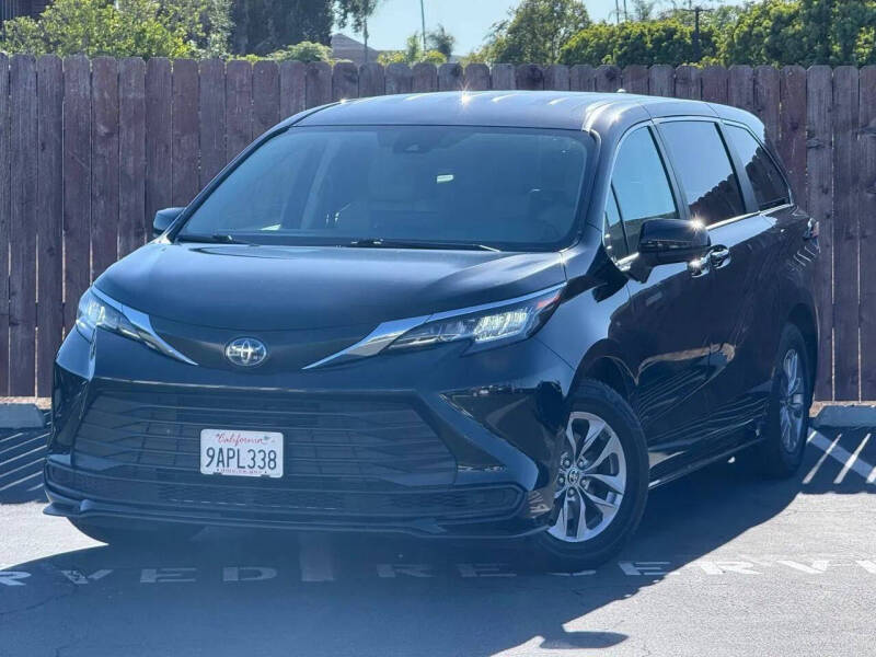 2022 Toyota Sienna LE 8-Passenger