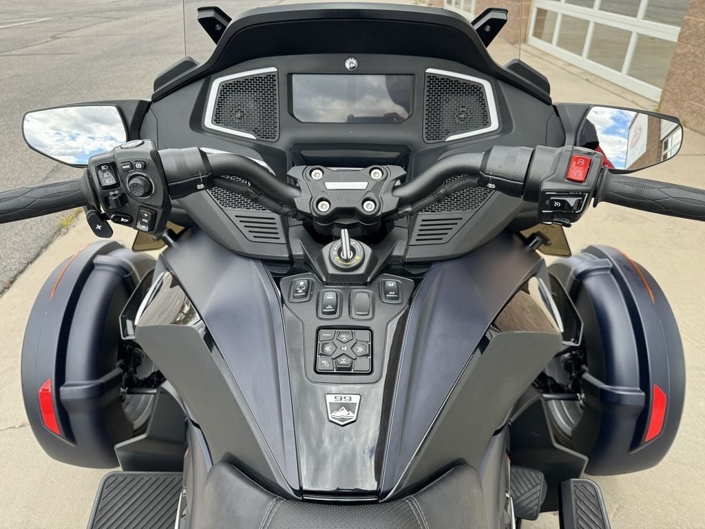 2022 Can-Am Spyder RT Sea-To-Sky 17