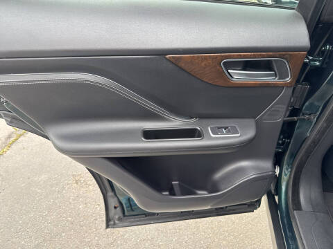 2017 Jaguar F-PACE 35t R-Sport