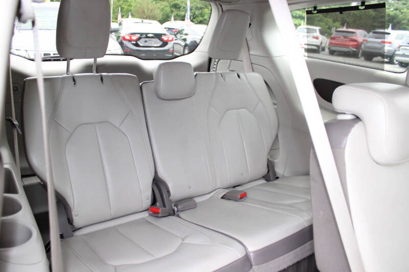 2017 Chrysler Pacifica Touring-L
