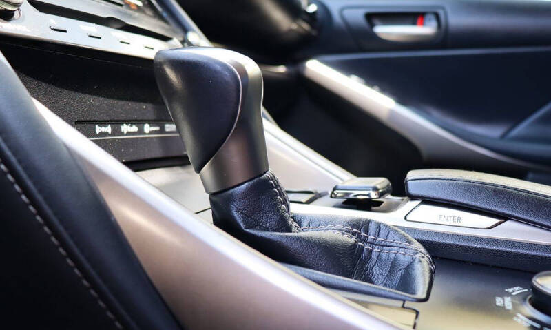 2017 Lexus IS 200t