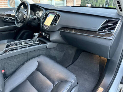 2016 Volvo XC90 T6 Momentum