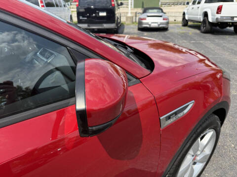 2019 Jaguar E-PACE P300 R-Dynamic SE