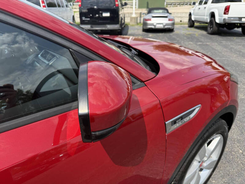 2019 Jaguar E-PACE P300 R-Dynamic SE