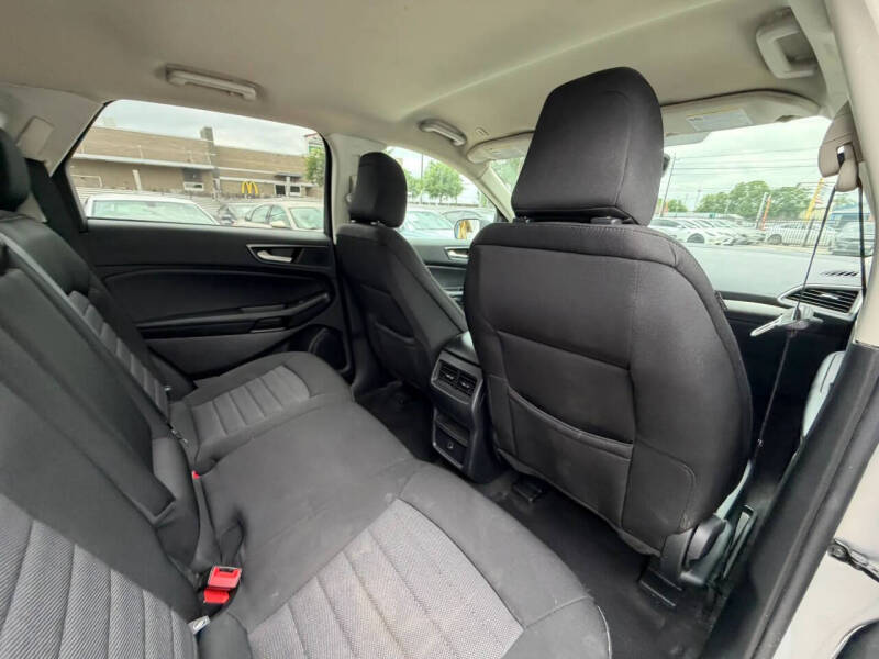 2022 Ford Edge SE