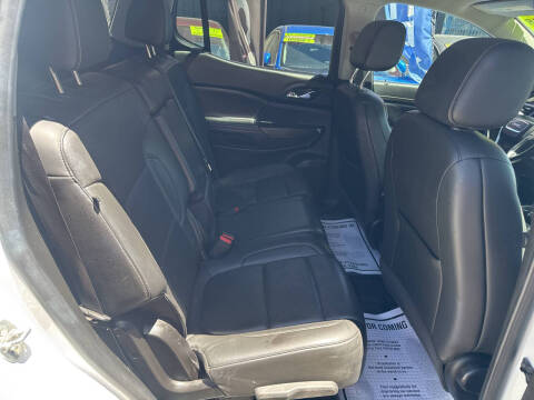 2023 GMC Acadia SLT
