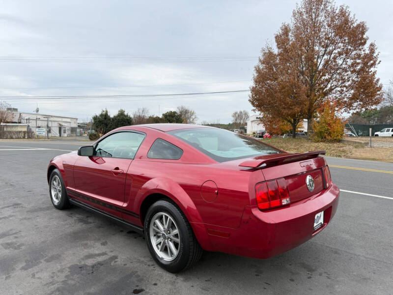 2005 Ford Mustang V6 Deluxe