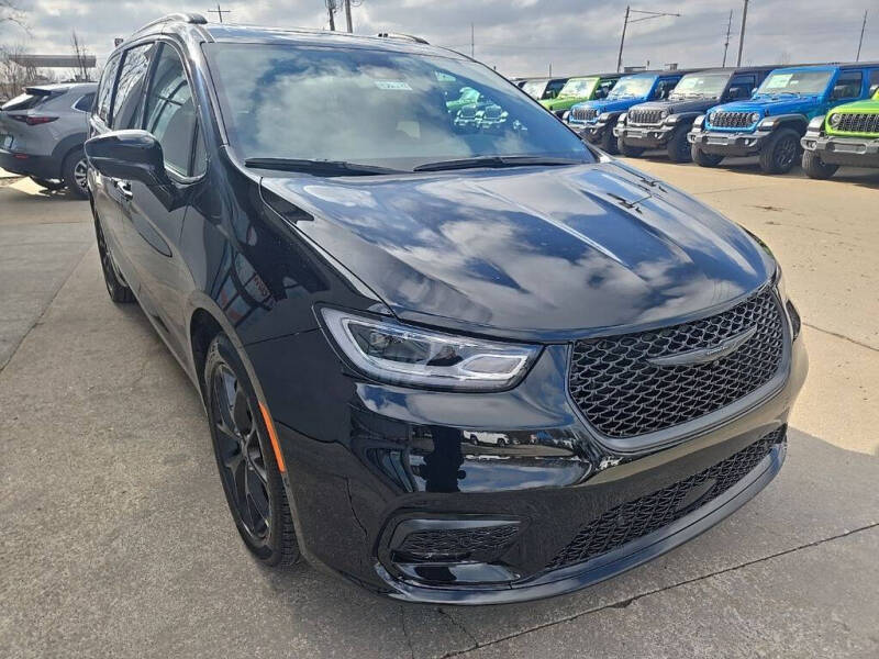 2026 Chrysler Pacifica Select
