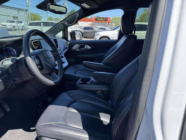 2024 Chrysler Pacifica Plug-In Hybrid Select