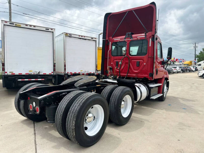 2016 Freightliner Cascadia