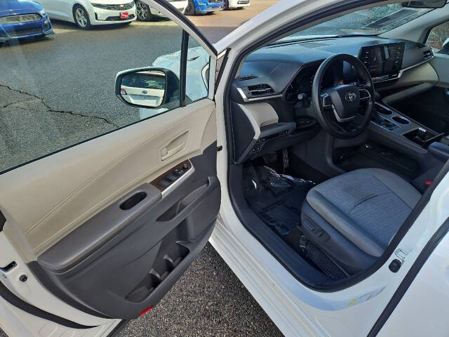 2021 Toyota Sienna LE 8-Passenger