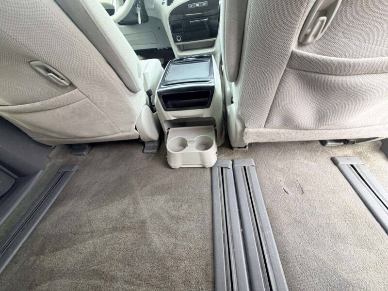 2013 Toyota Sienna LE 8-Passenger