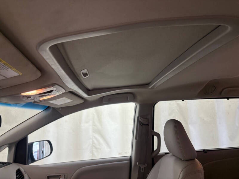 2016 Toyota Sienna XLE 7-Passenger