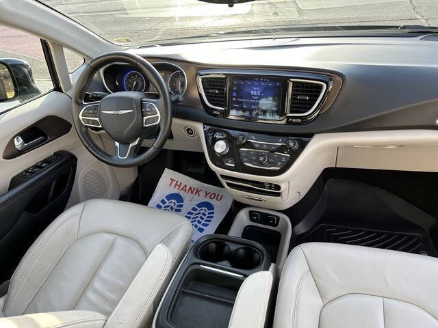 2017 Chrysler Pacifica Touring-L