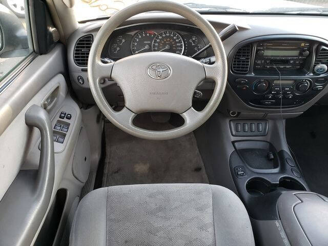 2005 Toyota Sequoia SR5