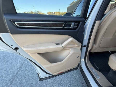 2022 Porsche Cayenne E-Hybrid Platinum Edition