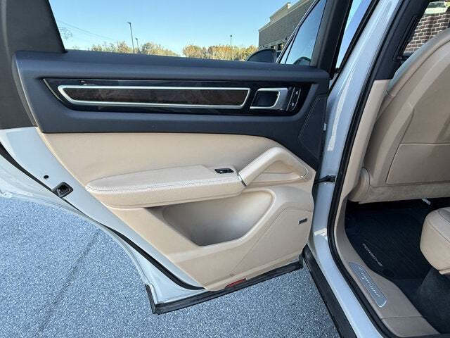 2022 Porsche Cayenne E-Hybrid Platinum Edition