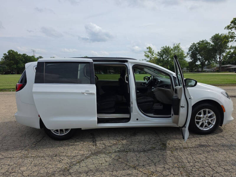 2020 Chrysler Voyager LX