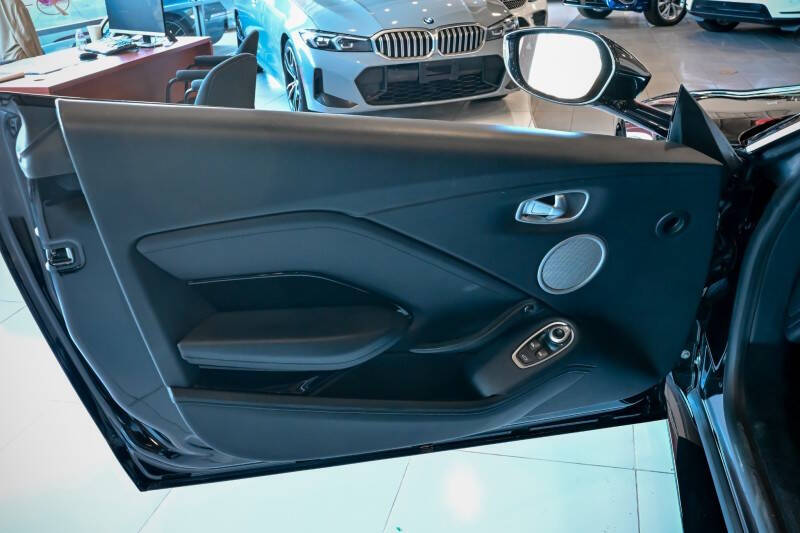 2022 Aston Martin Vantage