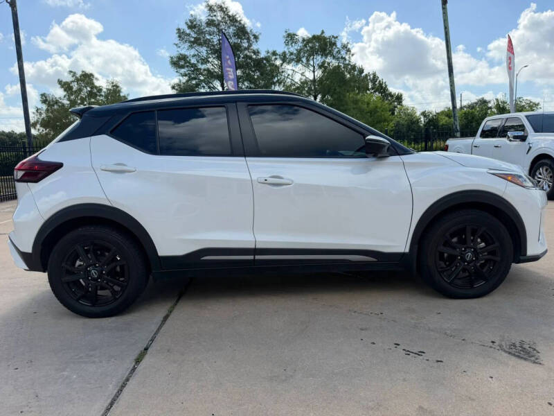 2023 Nissan Kicks SR