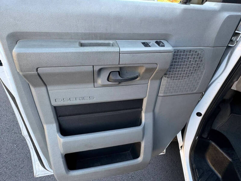 2014 Ford E-Series E-150 XLT