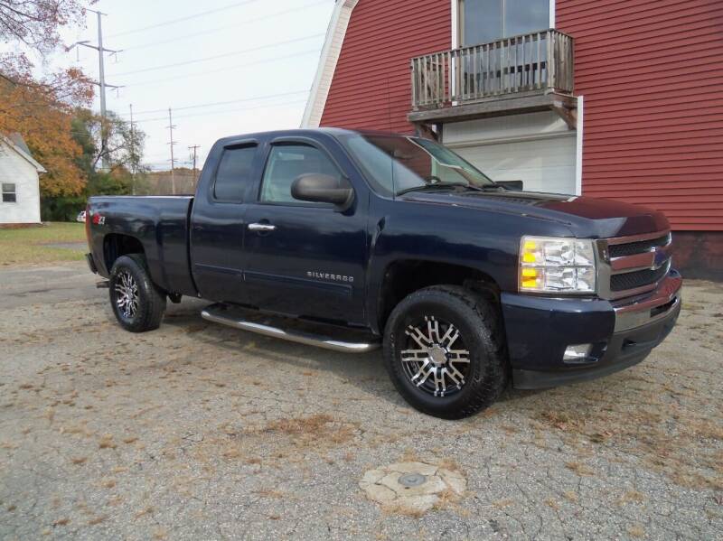 Used 2011 Chevrolet Silverado 1500 LT with VIN 1GCRKSE39BZ238301 for sale in Ludlow, MA