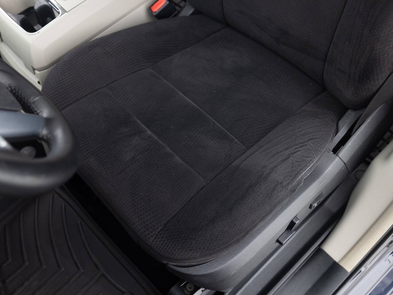 Used Car 2011 Chrysler Town And Country  Touring 4dr Mini Van For Sale Under $10,000 In Coal City, Illinois