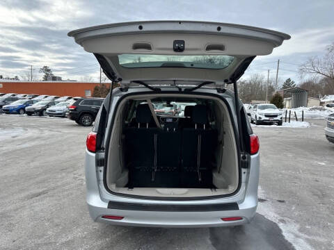 2022 Chrysler Voyager LX