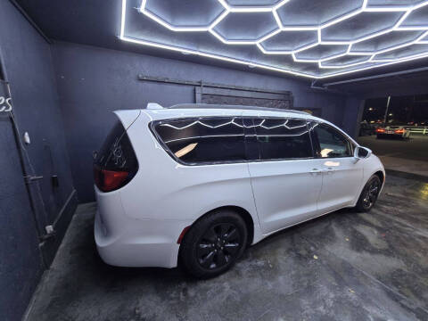2019 Chrysler Pacifica Hybrid Touring L 35th Anniversary