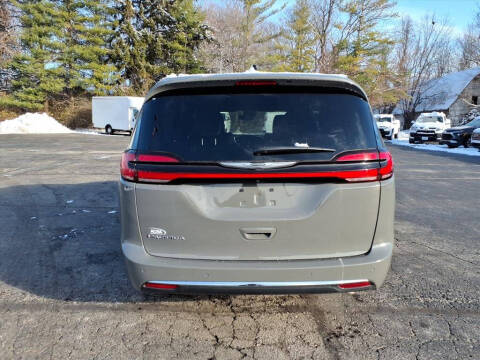 2025 Chrysler Pacifica Select