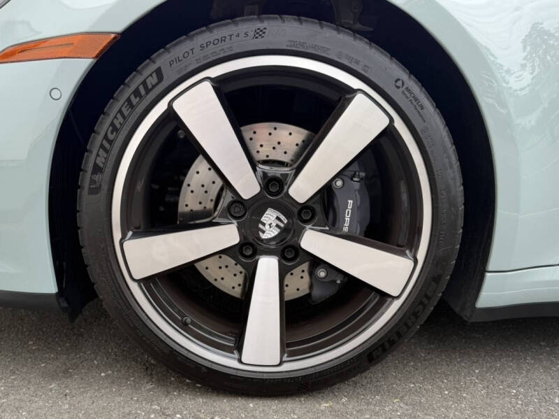 2025 Porsche 911 Carrera